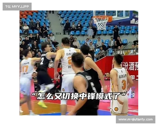 杜锋淘汰赛变阵亮杀招，“黑白矮”三后卫合体显威力