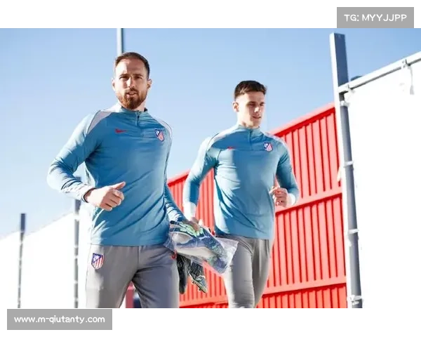 西甲俱乐部开放训练日，吸引万名球迷参与